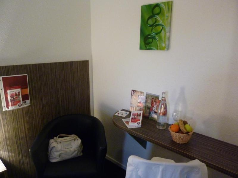 Hotel Le Cosy Blois Villebarou Exterior foto